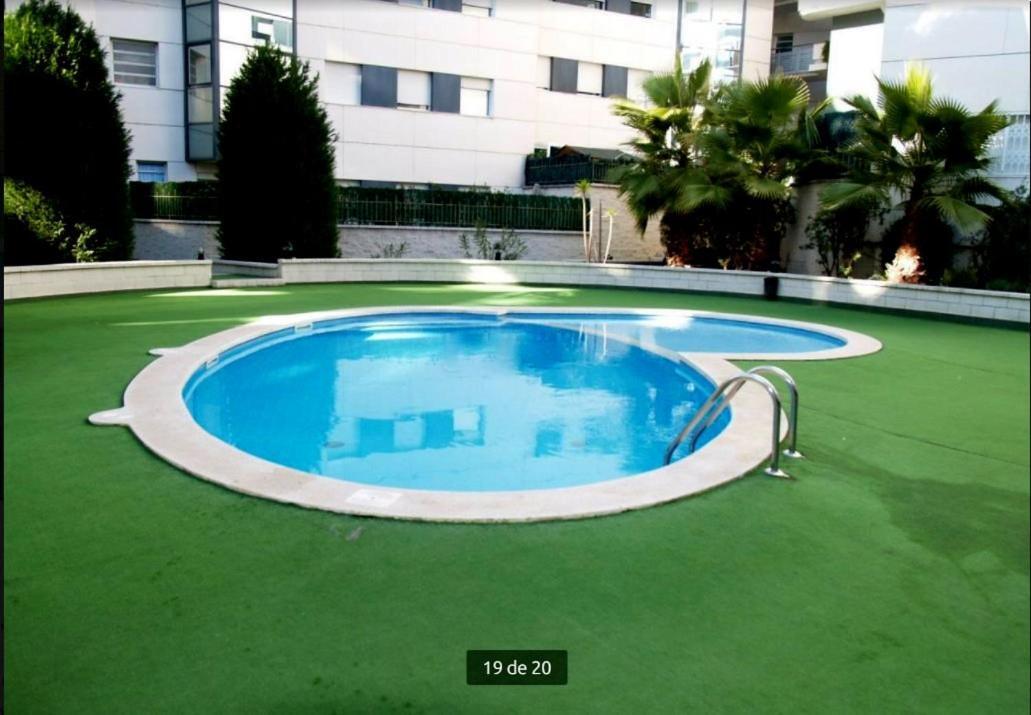 Calido Apartamento Con Piscina En Barcelona Ripollet Kültér fotó